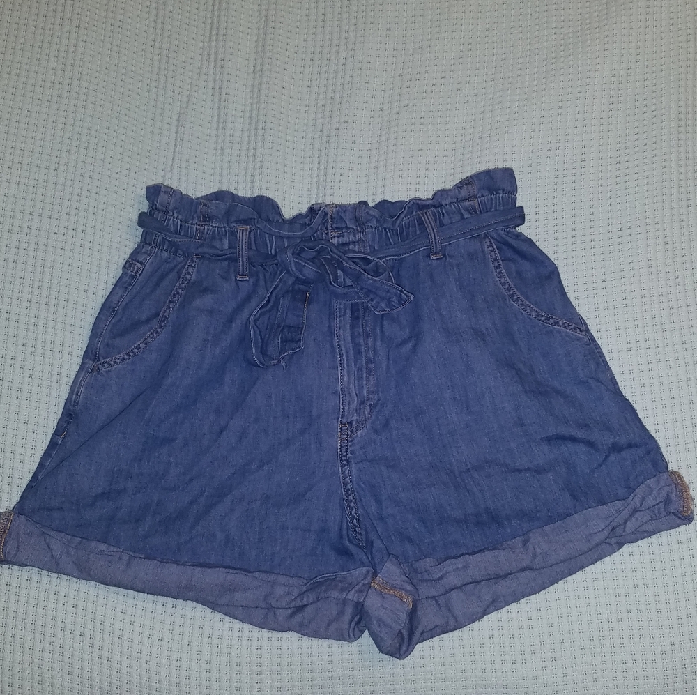 H&M tie front denim shorts